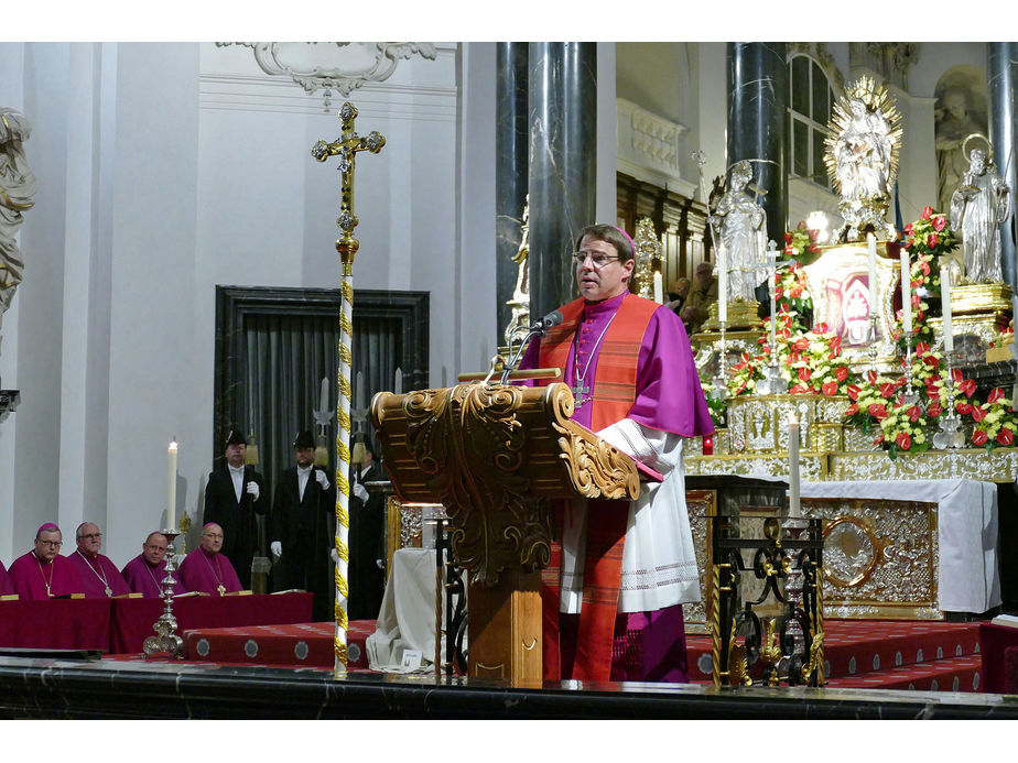 Abschlussvesper der Bischofskonferenz mit Austeilung des Bonifatiussegens (Foto: Karl-Franz Thiede)